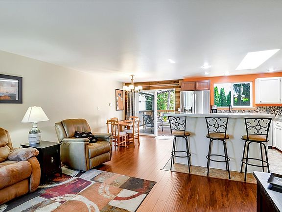 4th image of 397 Lorna Ln