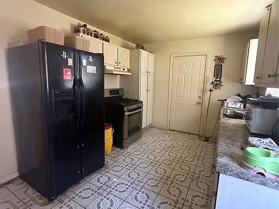 2nd image of 10530 Onslow St
