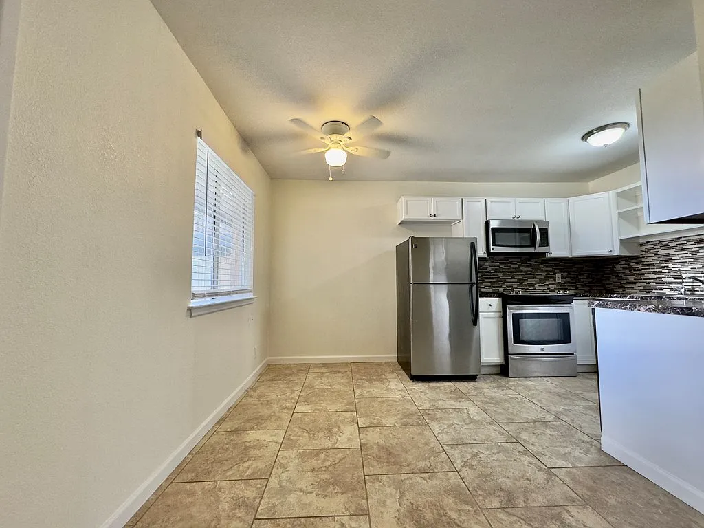 1 bed, 1.0 bath, 906 sqft, $1,100 — Photo 4
