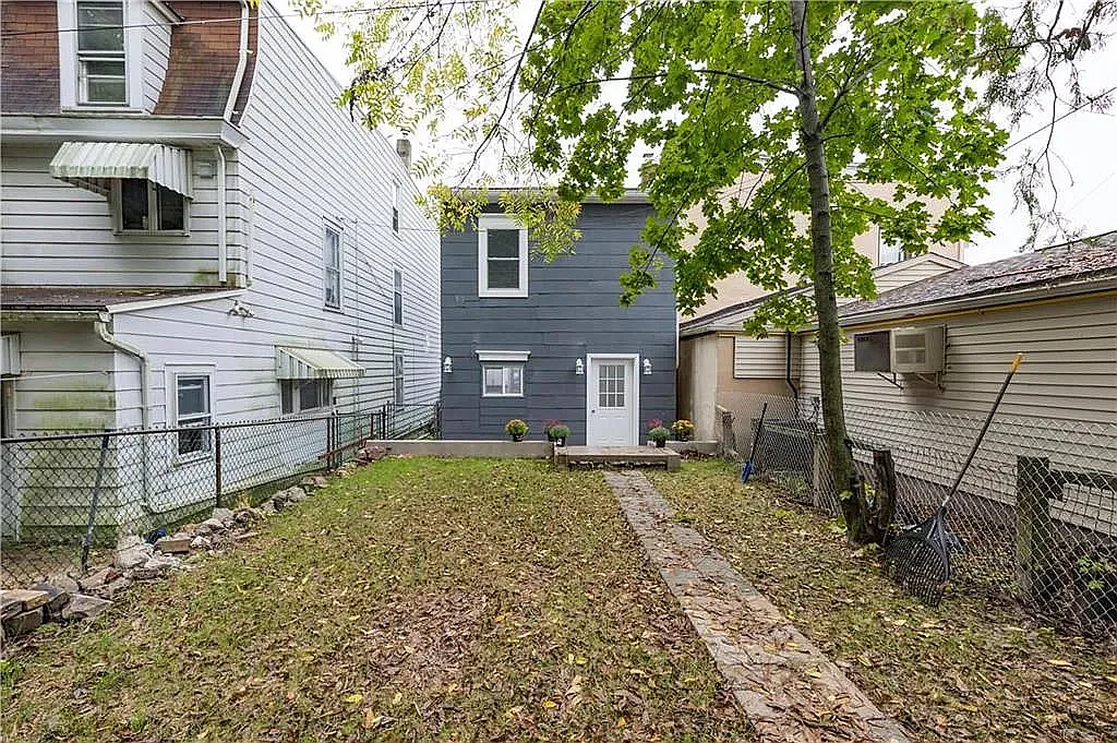 18 W 6th St — Photo 2