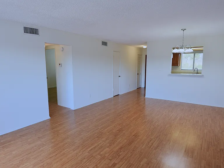 136 S Everett St #202 — Photo 5
