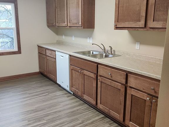 3rd image of 505 Chauncey St #505