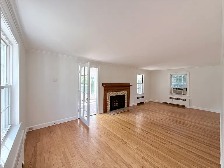 16 Pine St — Photo 8