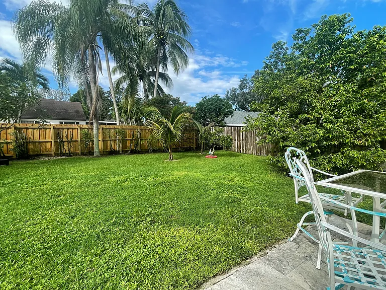 743 SW 157th Ter — Photo 9