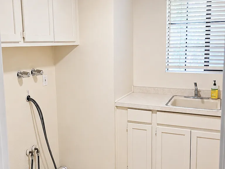 1056 Hooper Dr — Photo 22