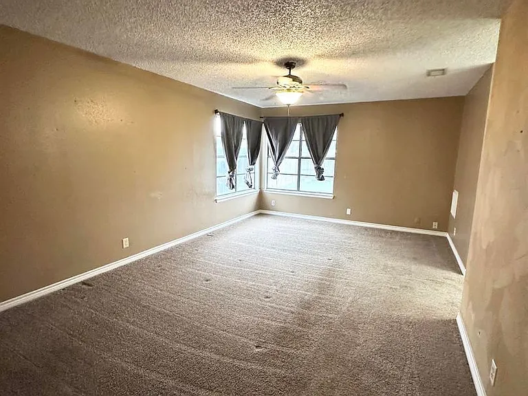 4605 Crenshaw Dr — Photo 10