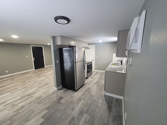 3rd image of 115 Robert Dr #2