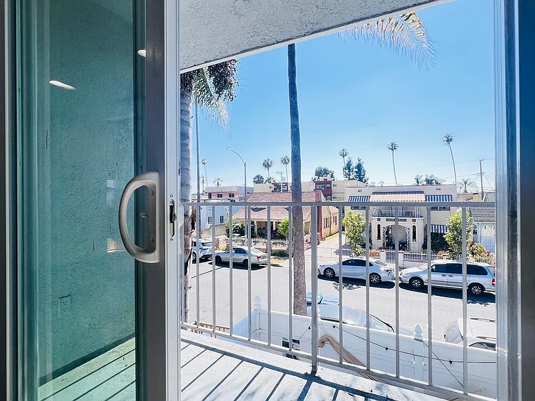 172 N Mariposa Ave #C — Photo 7