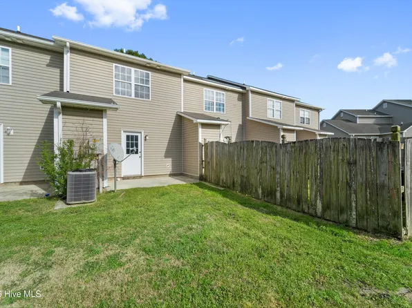 207 Pinegrove Court, Jacksonville, NC 28546