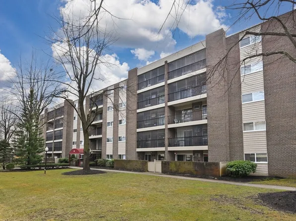 66 Main St APT 32A, Stoneham, MA 02180
