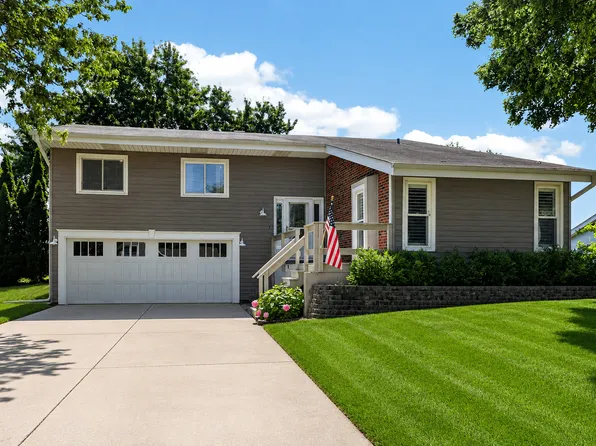 186 Royce Dr, Bloomingdale, IL 60108