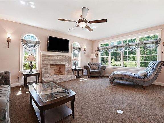 5th image of 5 Gableview Ln