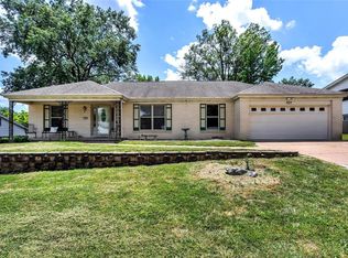 307 Baxter Rd, Ballwin, MO 63011