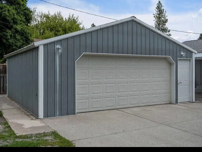 901 W Lacrosse Ave — Photo 2