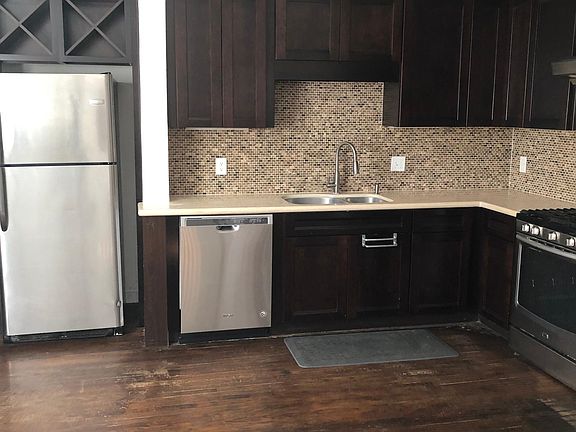 3rd image of 880 Franquette Ave