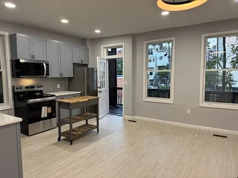 2 bed, 1.0 bath, 1216 sqft, $8,590 — Photo 3