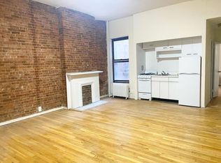 239 W 21st St #3C, New York, NY 10011