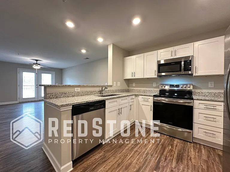 Westbrook Apartments — Photo 8