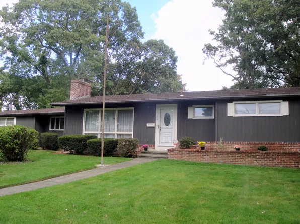 62 Mullen Rd, Warwick, RI 02888
