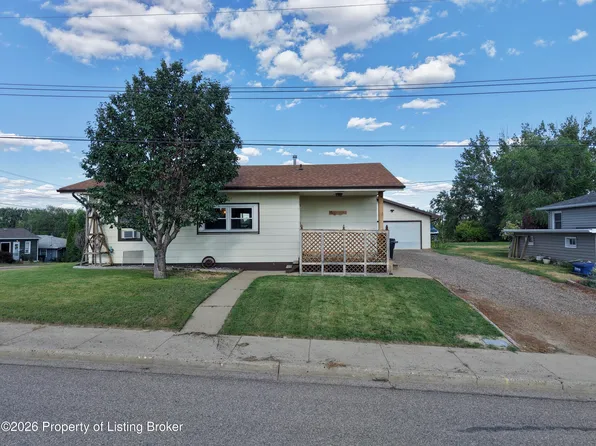 160 B Ave E, Dickinson, ND 58601