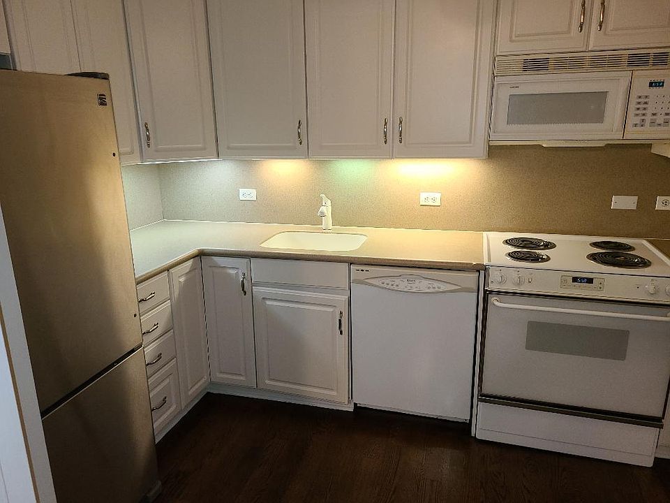 1st image of 3930 N Pine Grove Ave APT 412