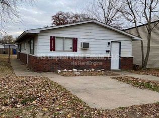 206 W Thomas St, Roxana, IL 62084