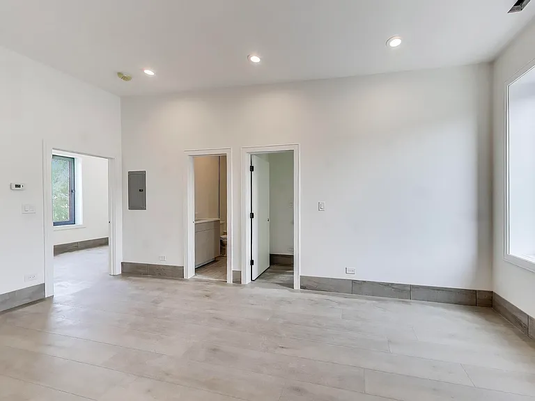 2023 N Drake Ave #3S — Photo 11