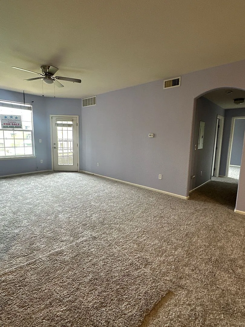 2 bedroom 2 bathroom Condo in Erie — Photo 3