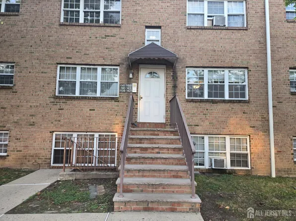 143 College Dr, Edison, NJ 08817