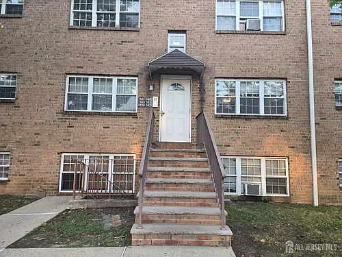 143 College Dr Photo 1