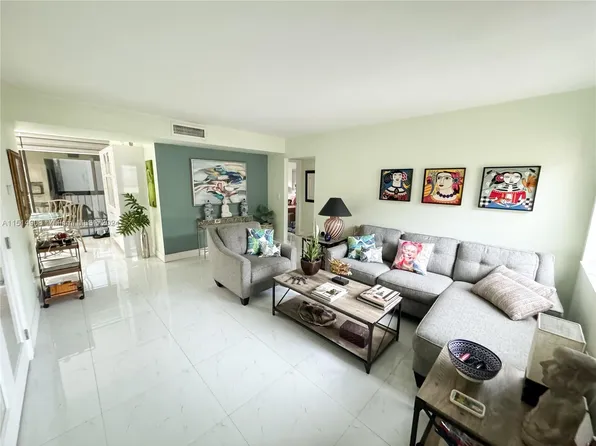 8625 NW 8th St APT 418, Miami, FL 33126