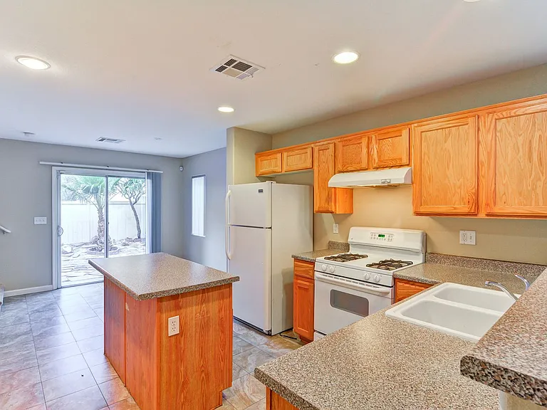 4125 Kemble Ct — Photo 4