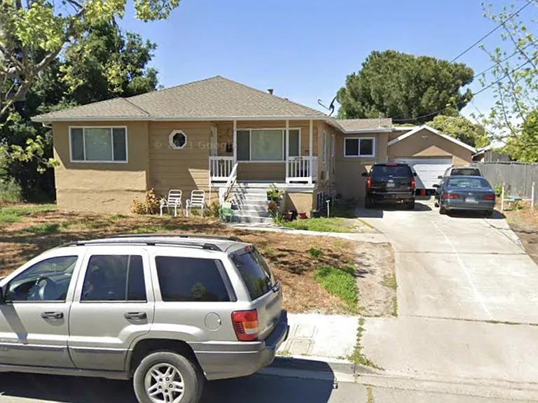 2112 Alpha Way — Photo 1