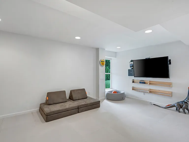 908 Burn Oak Dr — Photo 50