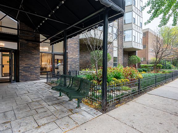 2nd image of 525 W Hawthorne Pl APT 706
