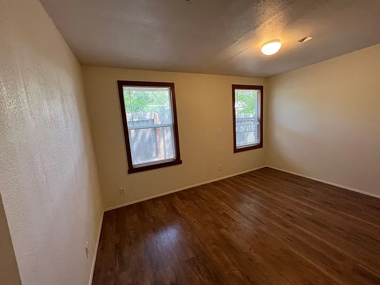 412 NW Manzanita Ave #A & B — Photo 16