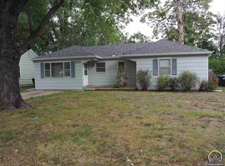 2416 SW Madeline Ln, Topeka, KS 66614
