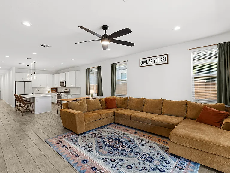 17770 W Running Deer Trl — Photo 2