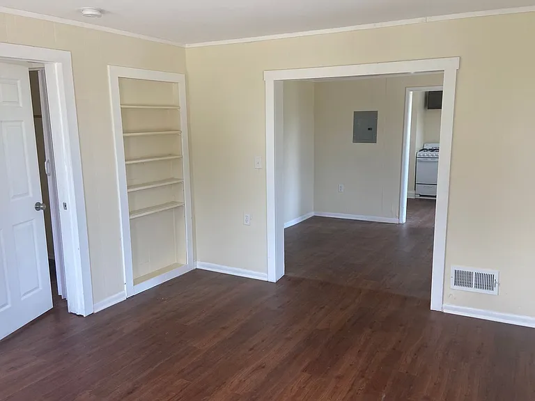487 W Grand Ave — Photo 3