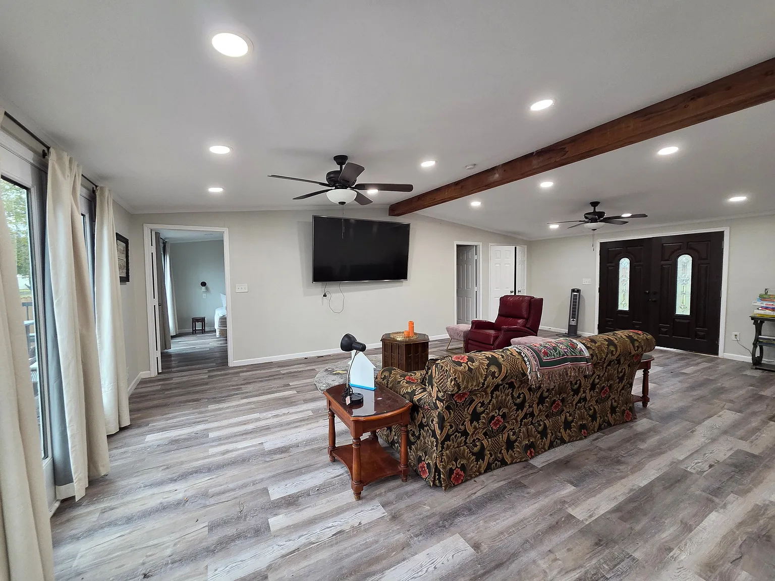 4 bed, 2.5 bath, 2000 sqft, $2,250 — Photo 2