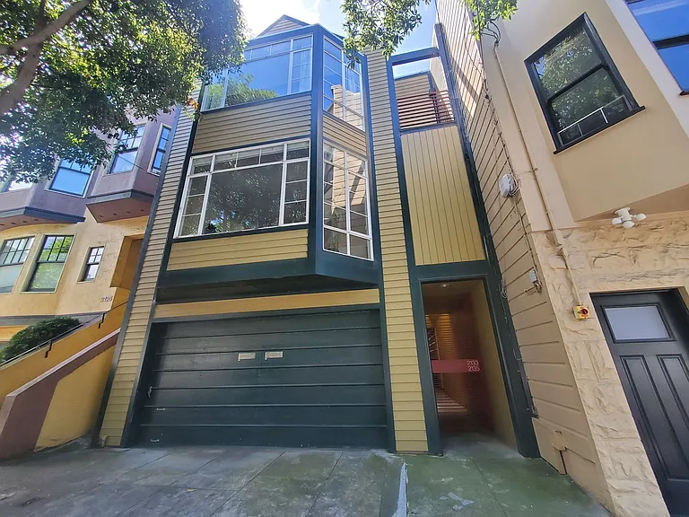 2133 Filbert St — Photo 23