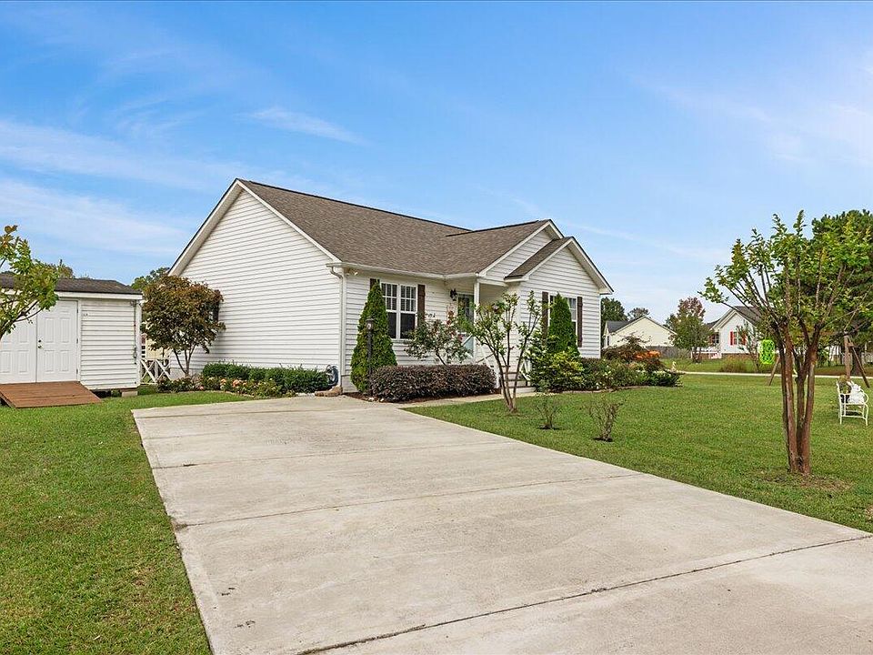 1st image of 100 Stoney Creek Cir
