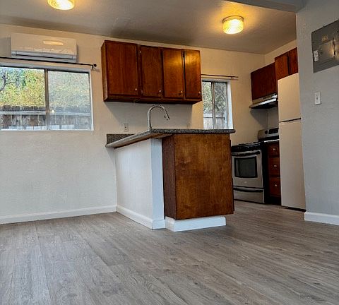 2nd image of 3518 1/2 Portola Ave