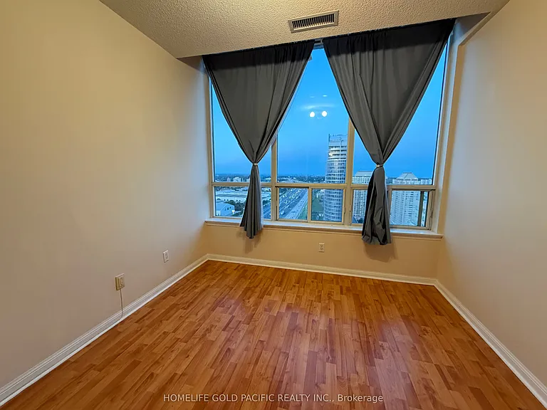 88 Corporate Dr #Penthouse 17 — Photo 15