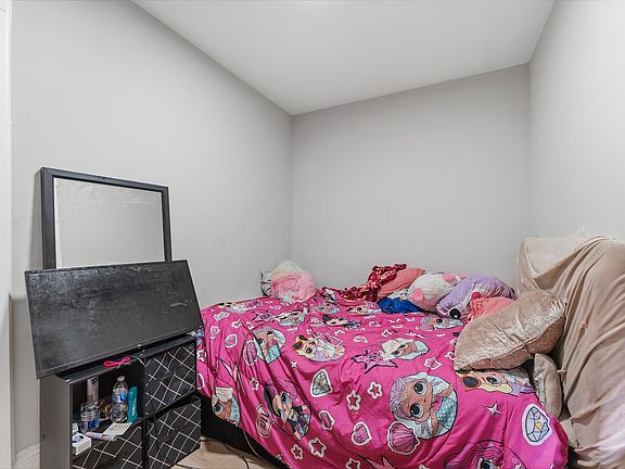5th image of 9615 Larnder Ave #1