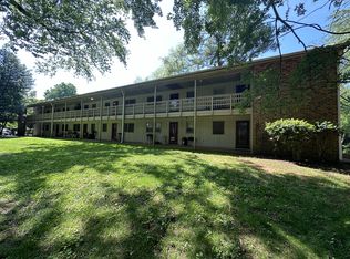 2810 E Pelham Dr, Winston Salem, NC 27106