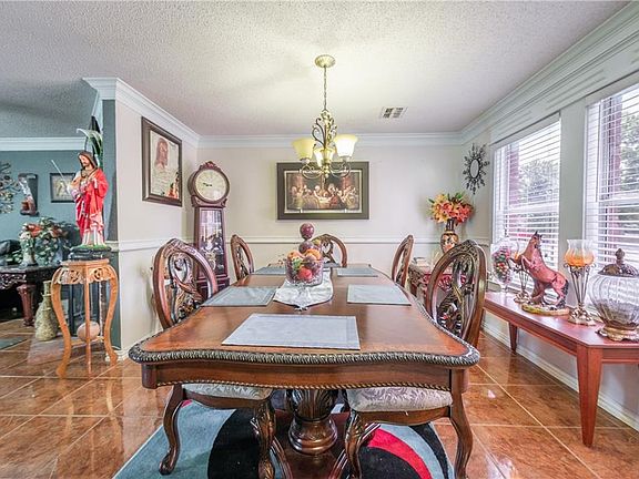 3rd image of 8721 Stonebriar Ln