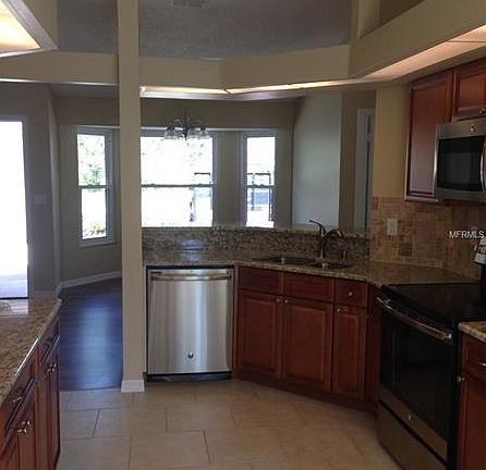 5th image of 658 Northcliff Ave