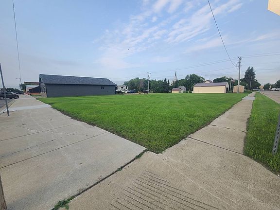 5th image of 302 3rd St W