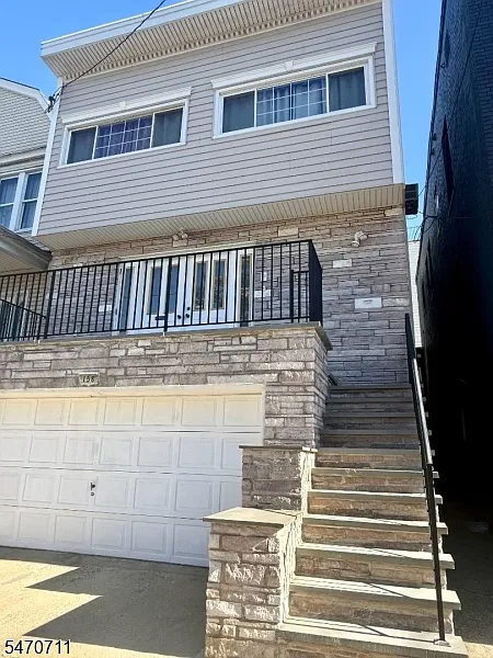 4 bed, 3.0 bath, $4,000 — Photo 2